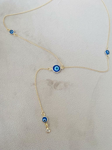 Colar gargantilha estilo gravatilha, com detalhes em olho grego, banho hipoalergênico no ouro 18k.