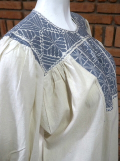 Imagen de Blusa bordada a mano Mod. Ejutla con bordados Multicolor Unitalla
