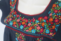 Vestido Mexicano Bordado A Mano Mod. Florecita Mezclilla - tienda en línea