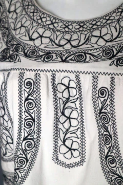 Blusa Hecha A Mano Beige/negro Talla Chica en internet