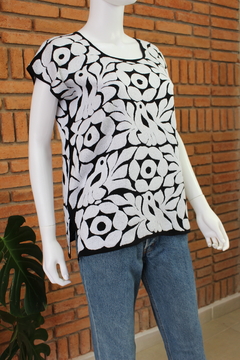 Blusa Jalapa con Bordados de un solo color Hecho a Mano Unitalla - Lari Moda