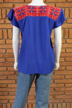 Blusa Con Bordado Ejutla Mod Tulipán En Tela De Rayón T-m en internet