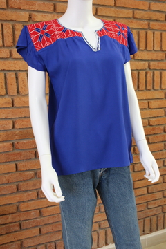 Blusa Con Bordado Ejutla Mod Tulipán En Tela De Rayón T-m - Lari Moda