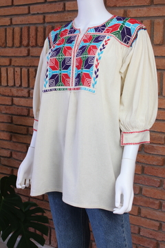 Imagen de Blusa bordada a mano Mod. Ejutla con bordados Multicolor Unitalla