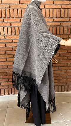 Poncho Ruana Rombo Hecho En Telar - comprar en línea