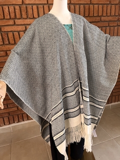 Poncho Ruana Rombo Hecho En Telar - Lari Moda