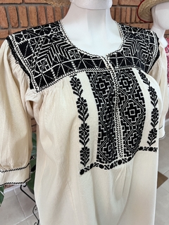 Blusa bordada a mano Mod. Ejutla con bordados Multicolor Unitalla - tienda en línea