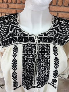 Blusa bordada a mano Mod. Ejutla con bordados Multicolor Unitalla