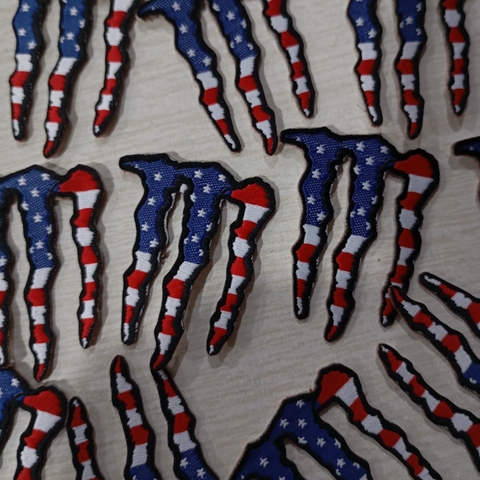 Adesivo bordado M Monster USA para chapéu