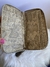 Billetera portaposaporte beige print en internet