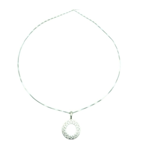 Colar com Pingente Circular Cravejado com Mini Corações Vazados em Prata 925 - comprar online