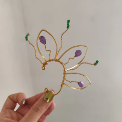Earcuff Flor pétalas lilás