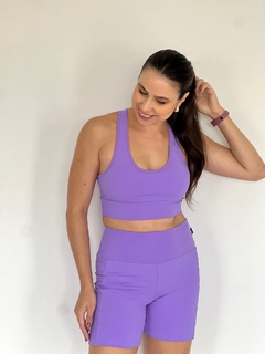 Top com bolso lavanda na internet