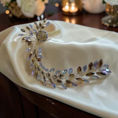 RE - 306 - Grinalda Elizabeth Zircônias Douradas - Realeza Tiaras e Acessórios para Noivas