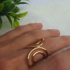 Anel Dourado de Ondas Banhado A Ouro Com Fios Duplos Vazado - comprar online