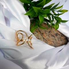 Anel Dourado de Ondas Banhado A Ouro Com Fios Duplos Vazado na internet