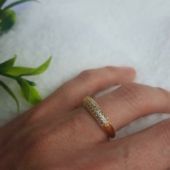 Anel Dourado Aparador Cravejado de Zircônia Folheado A Ouro na internet