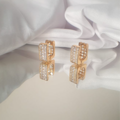 Brinco Feminino Argola Banhado A Ouro Retangular e Zircônias na internet