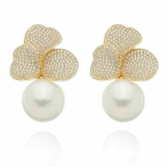 Brinco Perola e Flor com Zircônia Cravejado Banhado A Ouro 18k