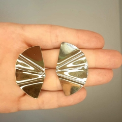 Brinco Feminino Chapa Martelado Leque Folheado a Ouro 18k na internet