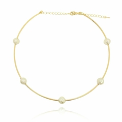 Colar Choker De Aro Rigido e Pérolas Shell Folheado a Ouro