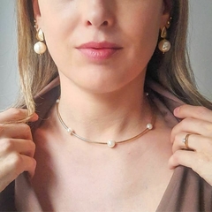 Colar Choker De Aro Rigido e Pérolas Shell Folheado a Ouro - ZIARO 