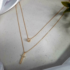 Colar Duplo De Coração E Crucifixo Cravejados Banhado a Ouro - comprar online