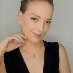 Colar de Filha Com Pingente de Menina Cordão Banhado a Ouro - comprar online