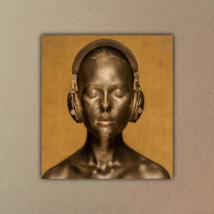 Quadro Decorativo Mulher Dourado Fone