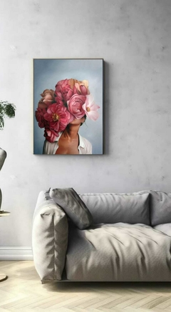 Quadro Decorativo Mulher Flor Rosa Fundo Azul - comprar online