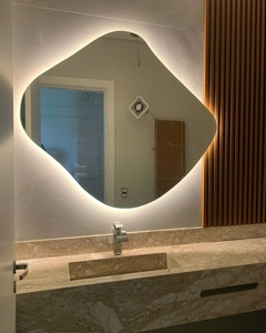 Espelho orgânica com led 85x110