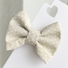 Laço gravatinha de tecido (5cm) - Poá Bege - comprar online