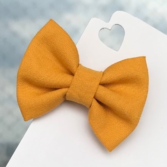 Laço gravatinha de tecido (5cm) - Mostarda - comprar online