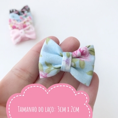 MINI LAÇO GRAVATINHA RN - Rosas fd azul bebê - comprar online