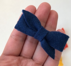 Laço Cruzado de Feltro - Azul Marinho - comprar online