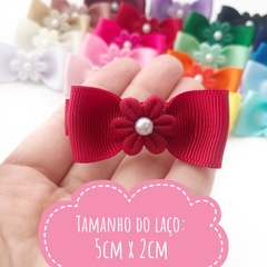 Laço Gravatinha com flor na internet