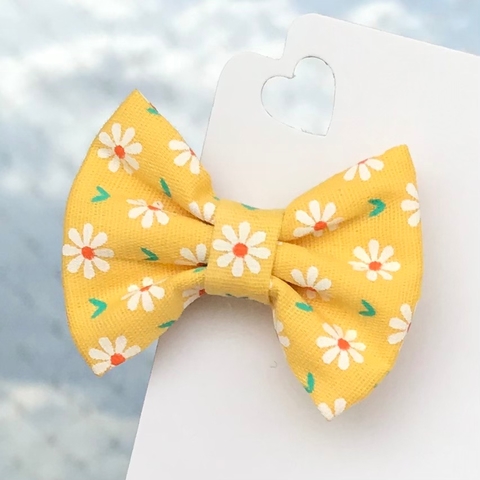 Laço gravatinha de tecido(5cm) -Margaridas amarelo
