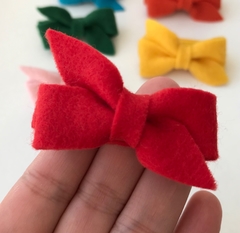Laço Cruzado de Feltro - Vermelho