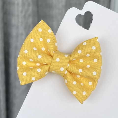 Laço gravatinha de tecido (5cm) - Poá Branco fd Amarelo - comprar online