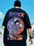 Camiseta Oversized Explorador do Espaço na internet