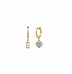 BRINCO PERSONALIZADO LETRA E CORAÇÃO BANHO OURO 18K - loja online