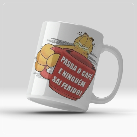 Caneca de Cerâmica Garfield "Passa o café e ninguém sai ferido"