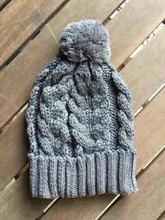 Touca pompom cinza