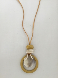 Colar formas amarelo
