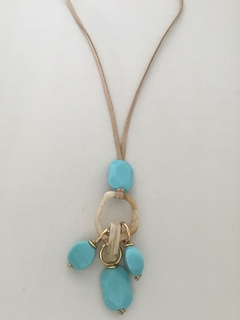 Colar penduricalhos azul