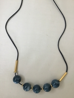 Colar esferas em azul