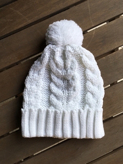 Touca pompom branca
