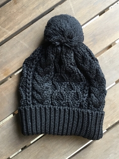 Touca pompom preta