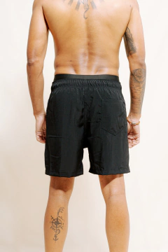 SHORT BÁSICO PRETO RÁFIA 07 na internet