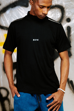 T-SHIRT GOLA ALTA PRETO SPIKE